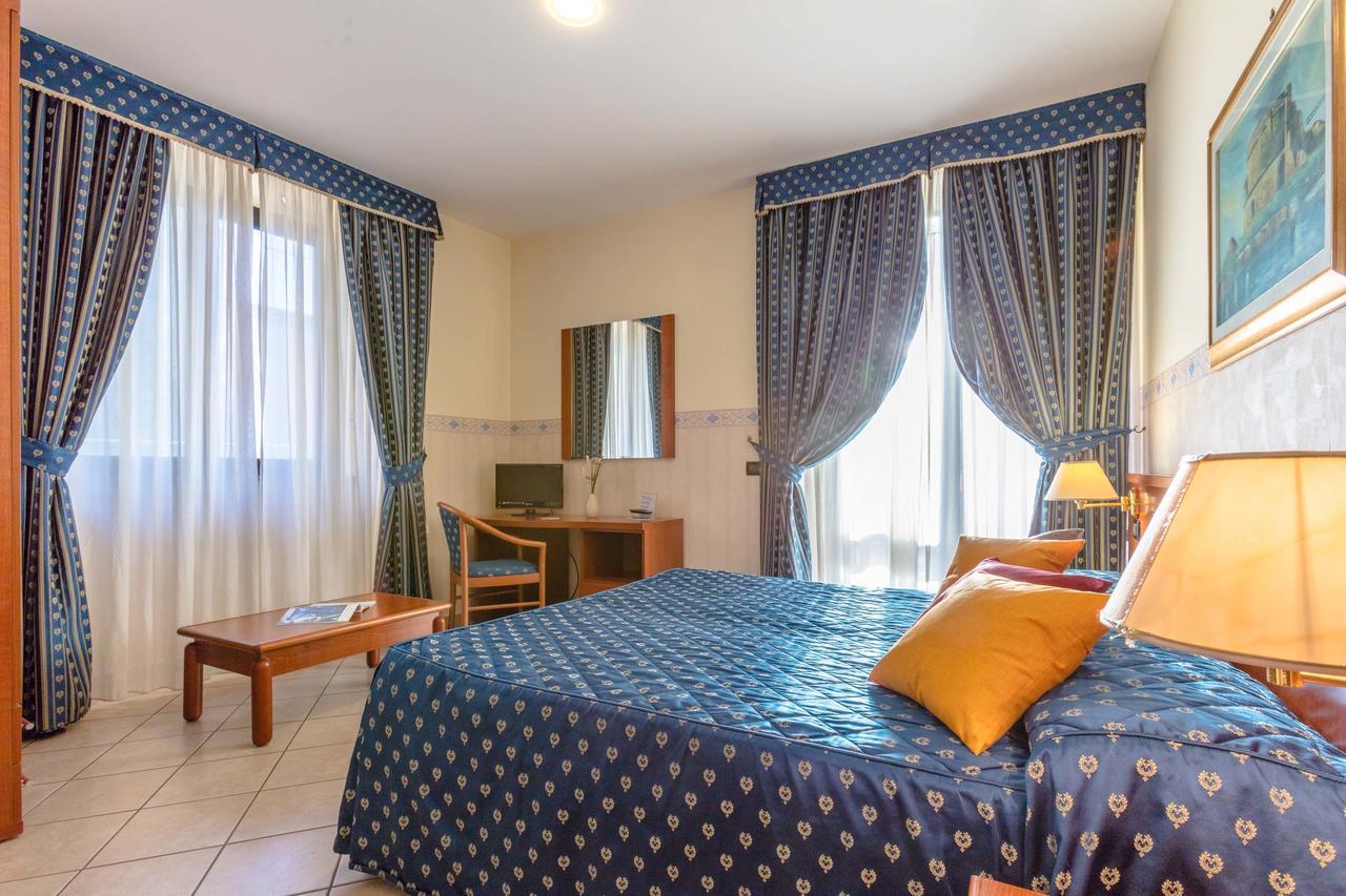 Hotel Traiano Civitavecchia Exteriér fotografie